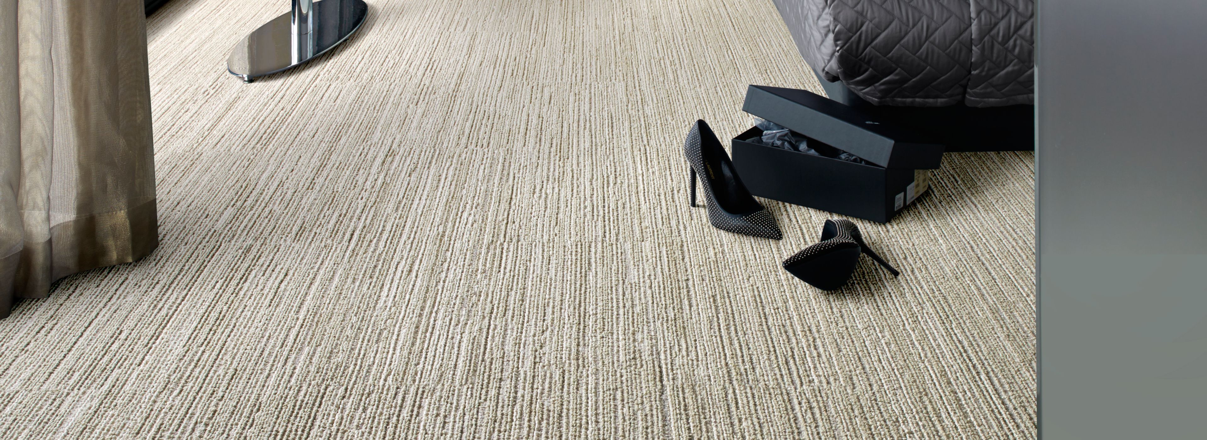 Interface RMS 101 carpet tile in hotel guest room imagen número 1