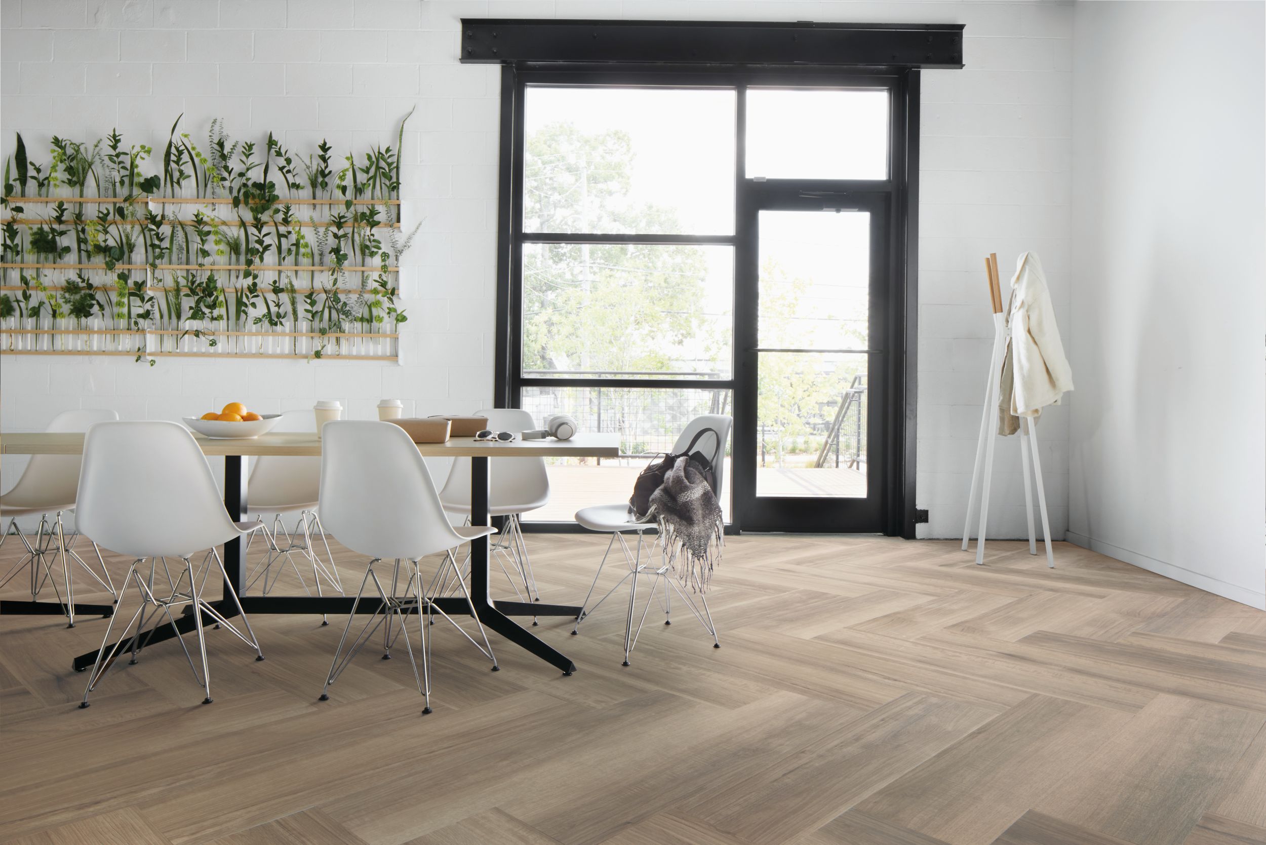 Interface Northern Grain LVT in Meeting Room Bildnummer 6