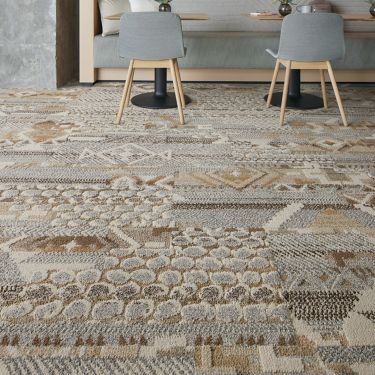 Interface Desert Ranch carpet tile in casual dining area imagen número 1