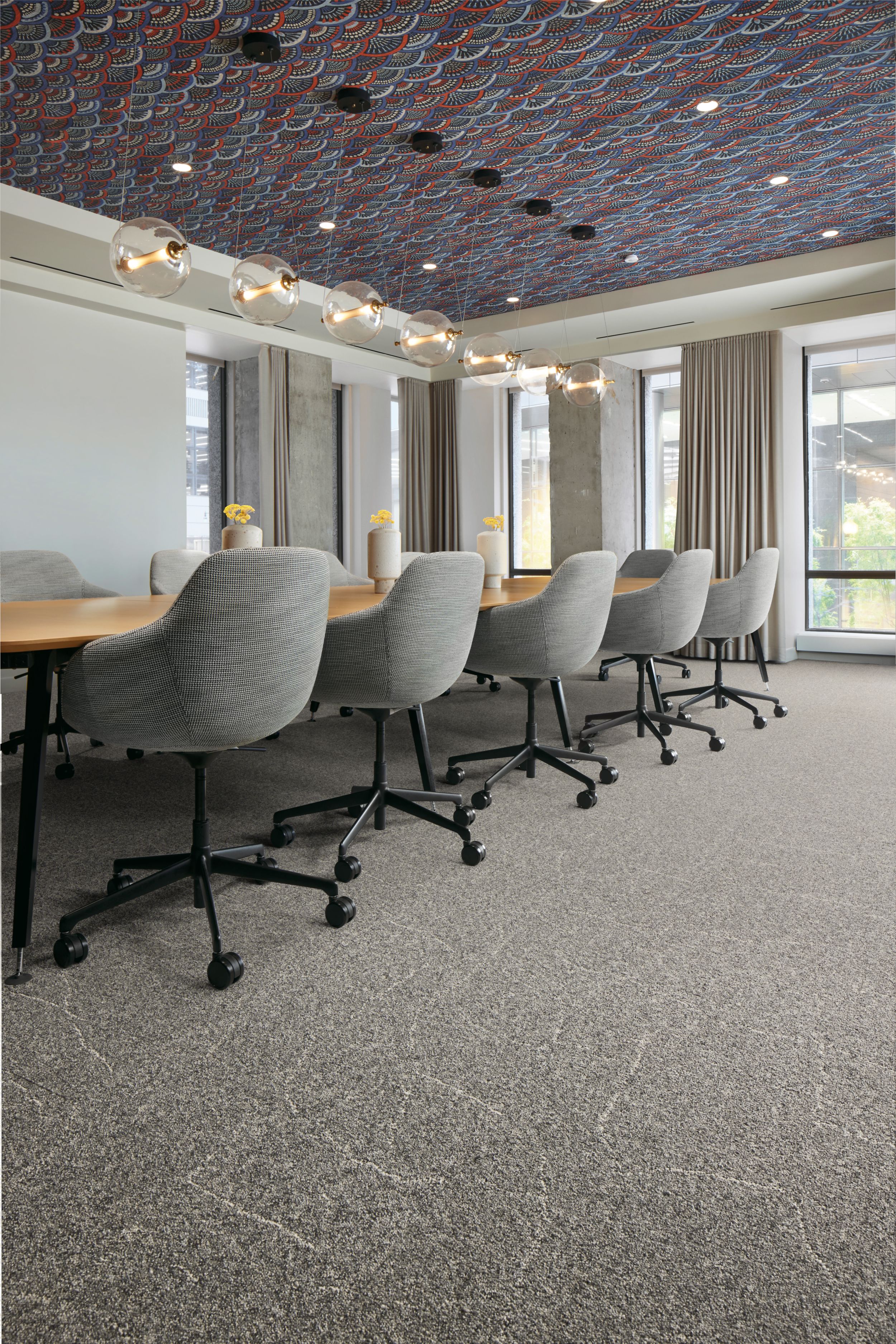Interface Desert Veins carpet tile in conference room imagen número 1