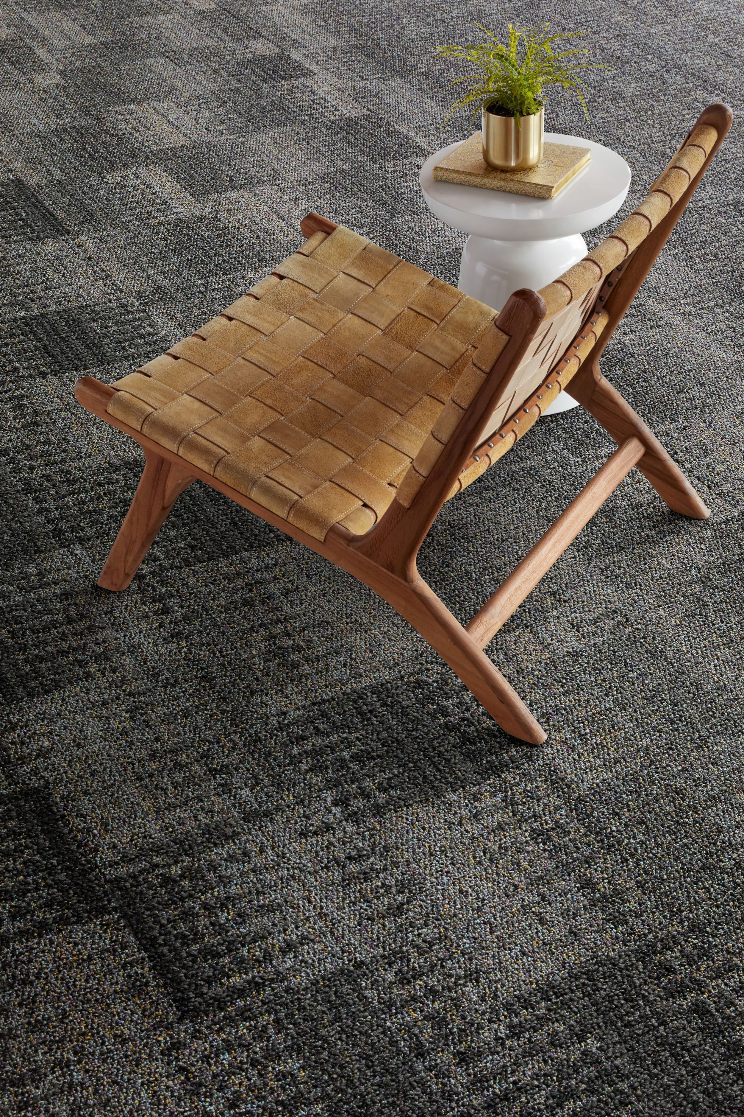Interface Diddley Dot, Dot 2 Dot and Dot O-Mine plank carpet tile in public space numéro d’image 6