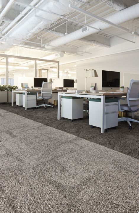 Interface Jumbo Rock and Cap Rock carpet tile in open office imagen número 5