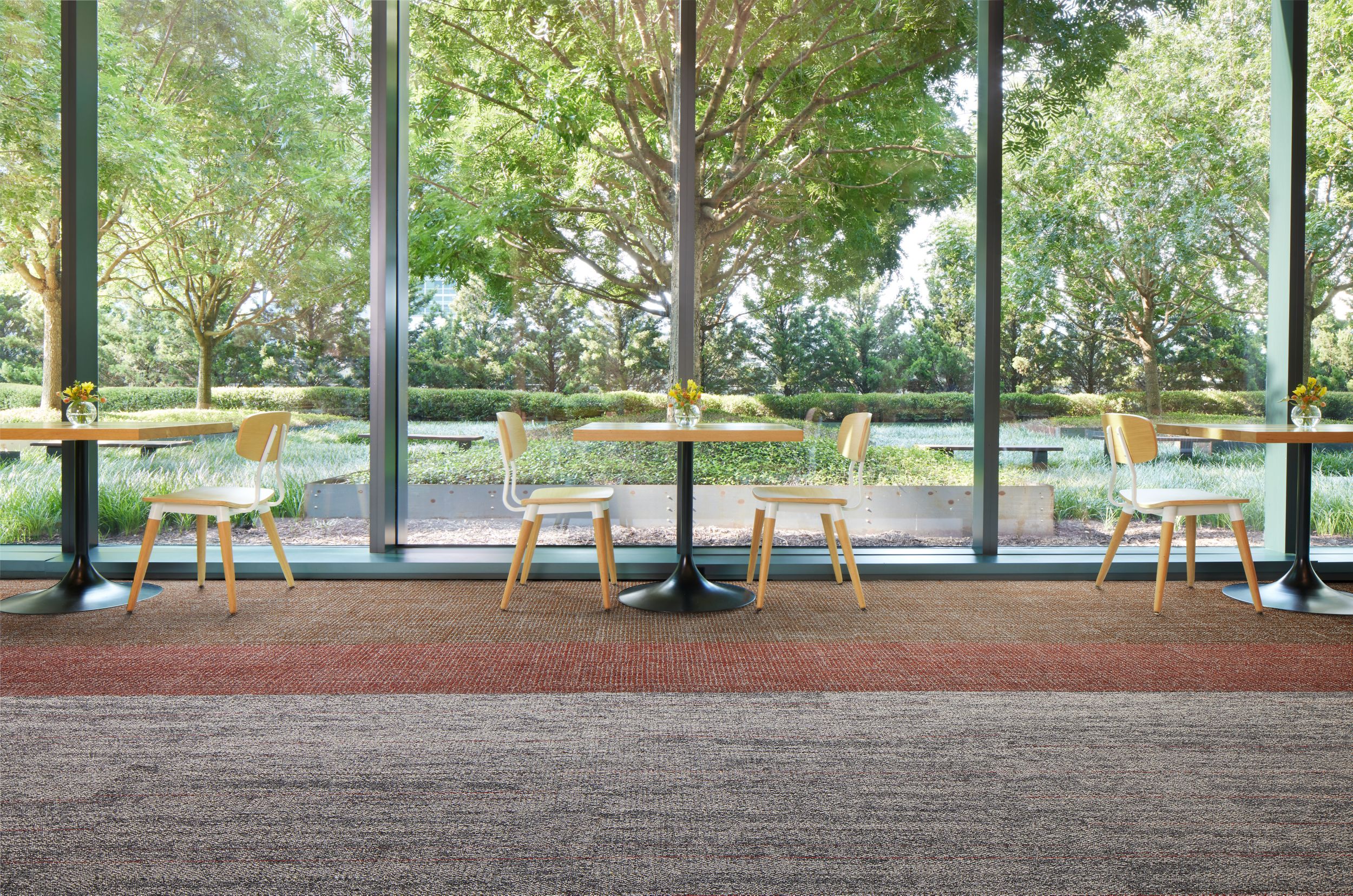 Interface Open Air Stria 402 and Open Ended carpet tile in lobby setting with tables and open plan windows imagen número 3