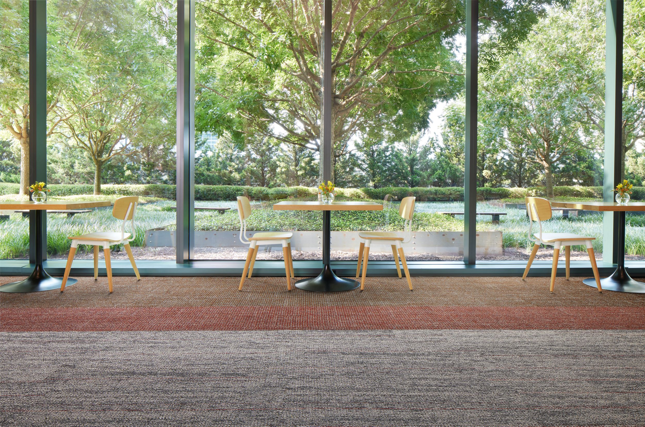 Interface Open Air Stria 402 and Open Ended carpet tile in lobby setting with tables and open plan windows imagen número 4