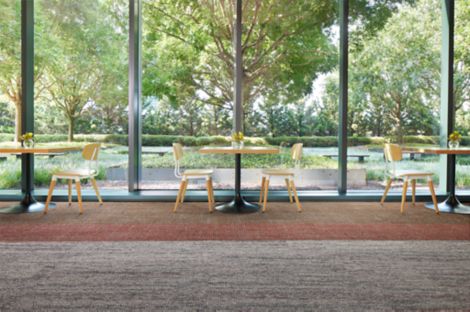 Interface Open Air Stria 402 and Open Ended carpet tile in lobby setting with tables and open plan windows imagen número 3