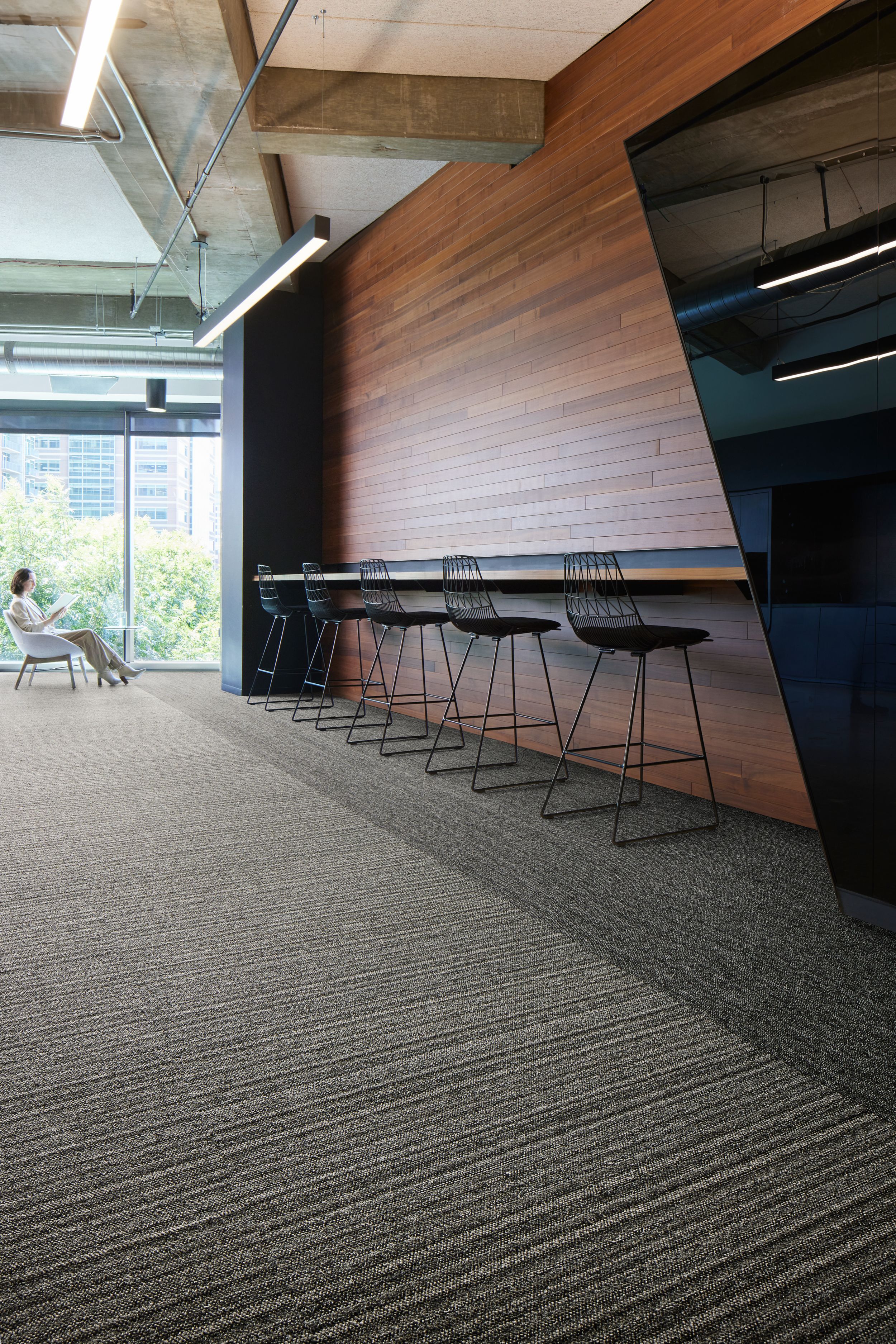 Interface WW865 and WW860 carpet tile in modern open air lobby image number 3