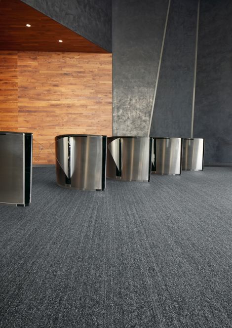 Interface WW860 carpet tile in auditorium entryway with turnstiles num&eacute;ro d&rsquo;image 4
