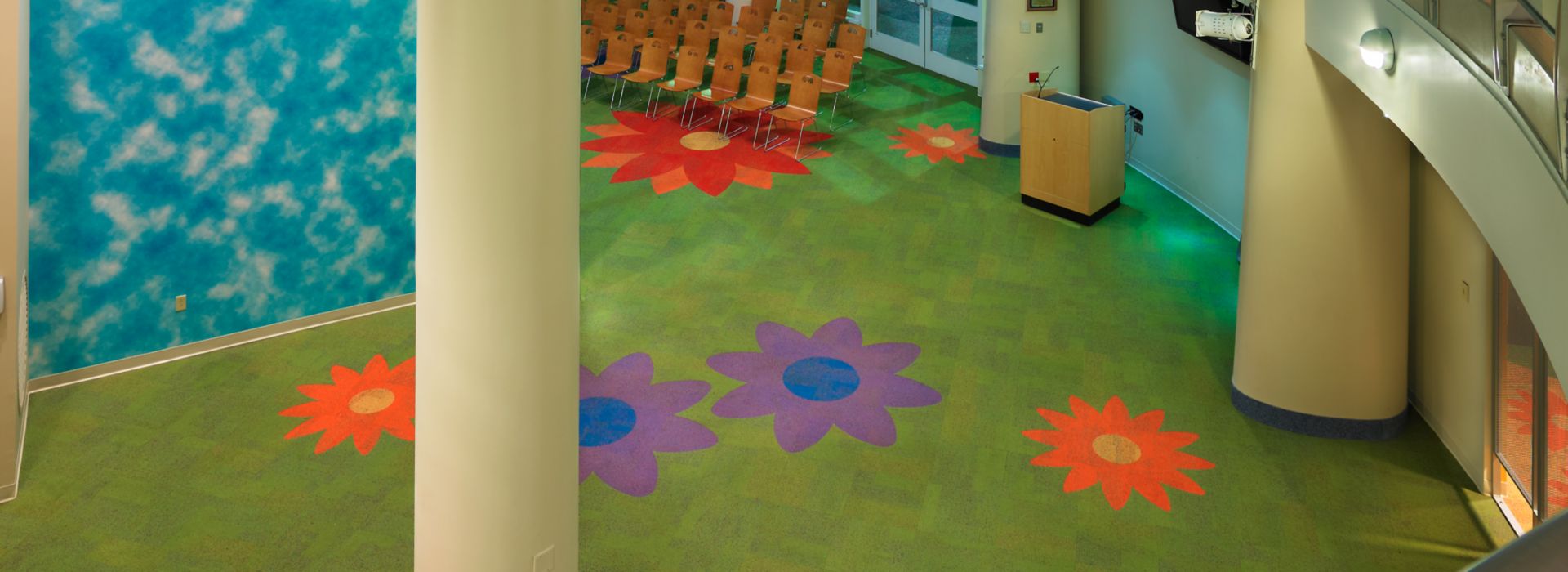 Interface Cubic Colours carpet tile cut into flower shapes imagen número 1