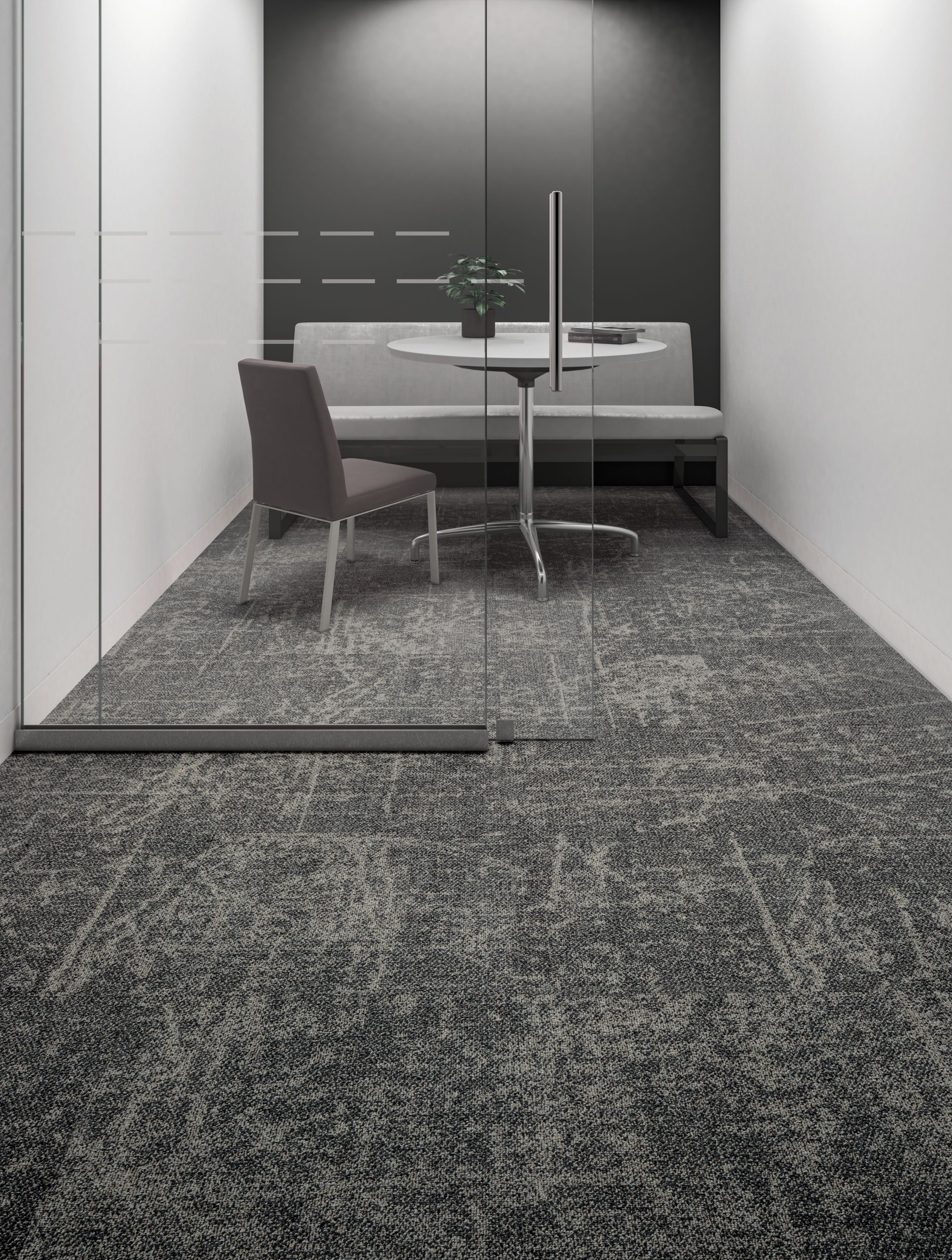 Interface Ice Breaker carpet tile in small conference room with glass door numéro d’image 7