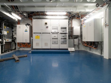 norament 920 Rubber Flooring in ship engine room image number 5