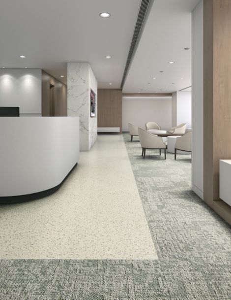Interface In Motion and Shift Point carpet tile with nora by Interface norament pado rubber flooring in reception area and waiting room Bildnummer 8