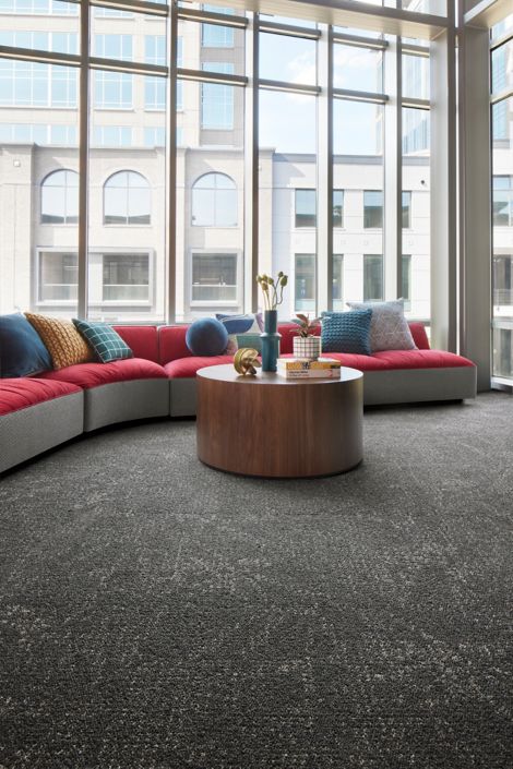 Interface Interpret carpet tile in workplace or hospitality lobby imagen n&uacute;mero 4