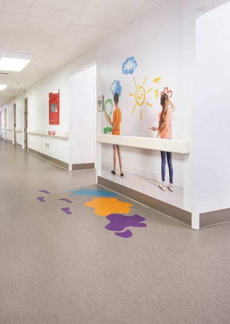 noraplan valua and sentica rubber flooring in children's hospital corridor image number 7