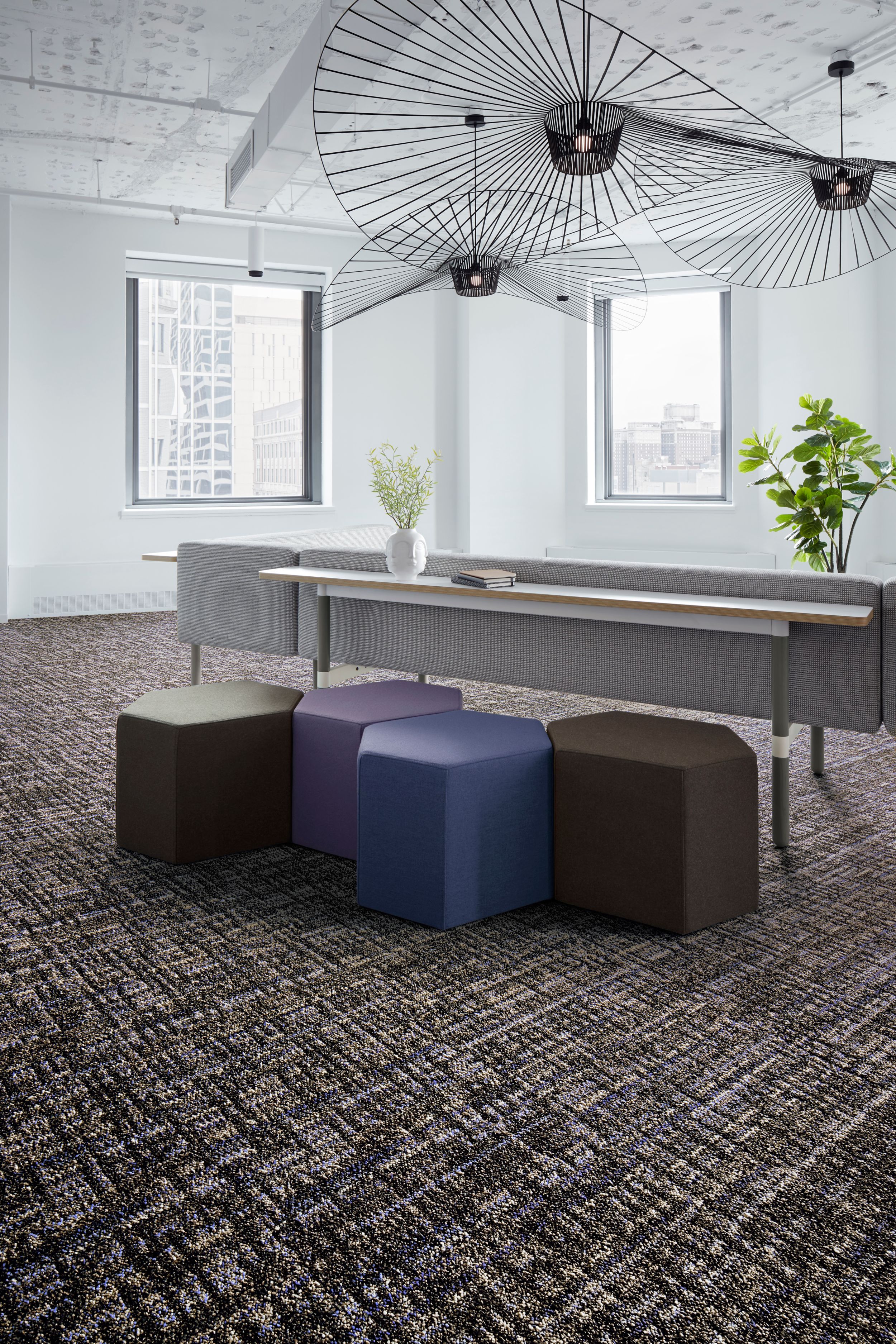 Interface Knitstitch carpet tile in open office imagen número 2