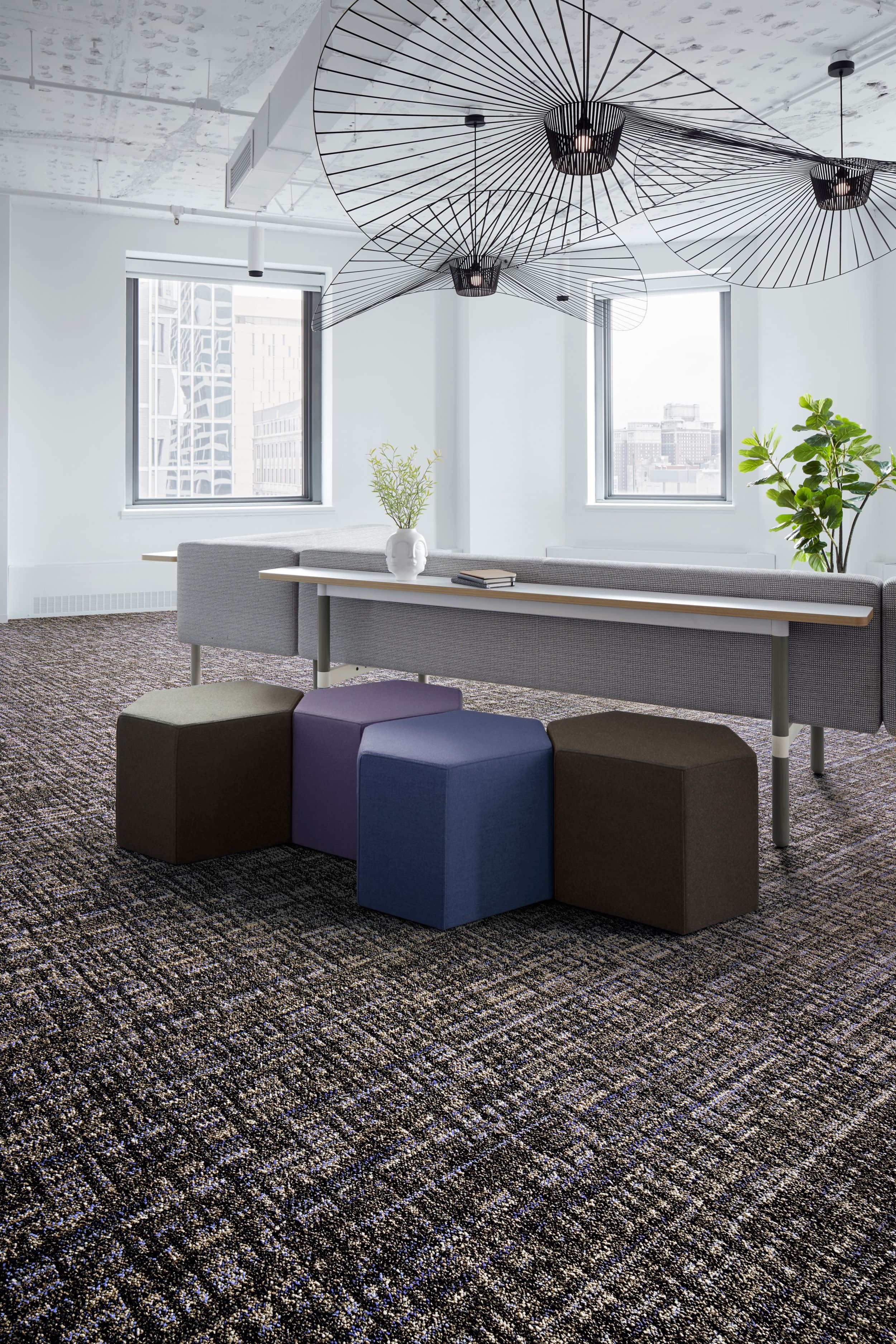 Interface Knitstitch carpet tile in open office imagen número 1