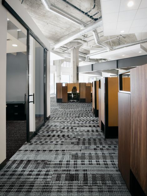 Interface Loom of Life and Tangled & Taut plank carpet tile in walkway with wooden cubicles numéro d’image 7