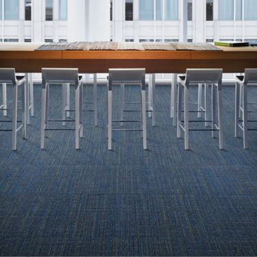 Interface Main Line carpet tile in meeting area with carpet tiles on table imagen número 1