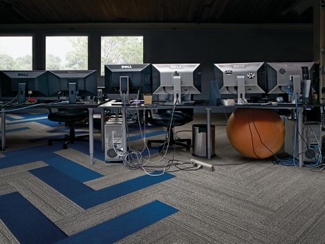 image Interface NF400 and B703 plank carpet tile in open office space or computer lab numéro 9