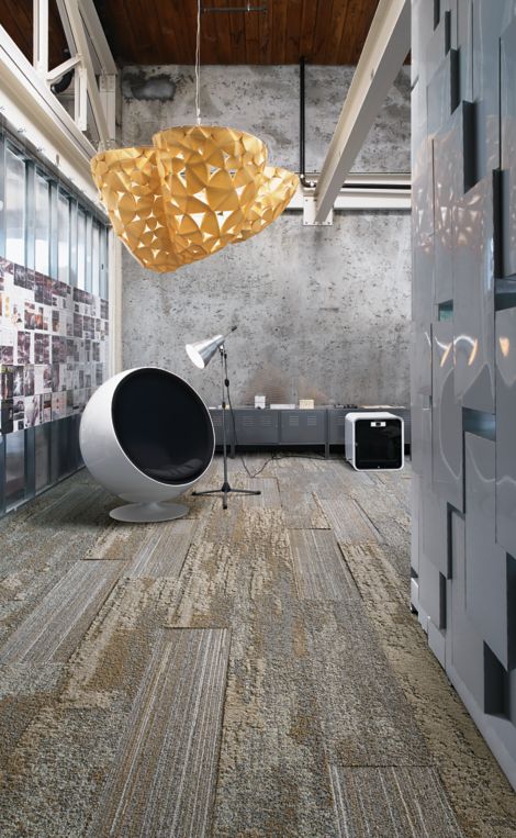 Interface NF400 and NF401 plank carpet tile in open office space with globe chair and chandelier light fixture número de imagen 8