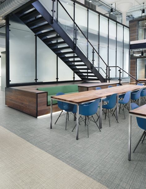 Interface Native Fabric LVT with tables and chairs numéro d’image 3