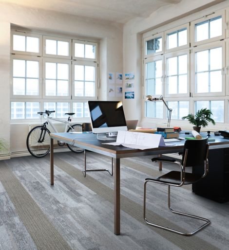 Interface Naturally Weathered and On Line plank carpet tile in office with desk and bike imagen número 9