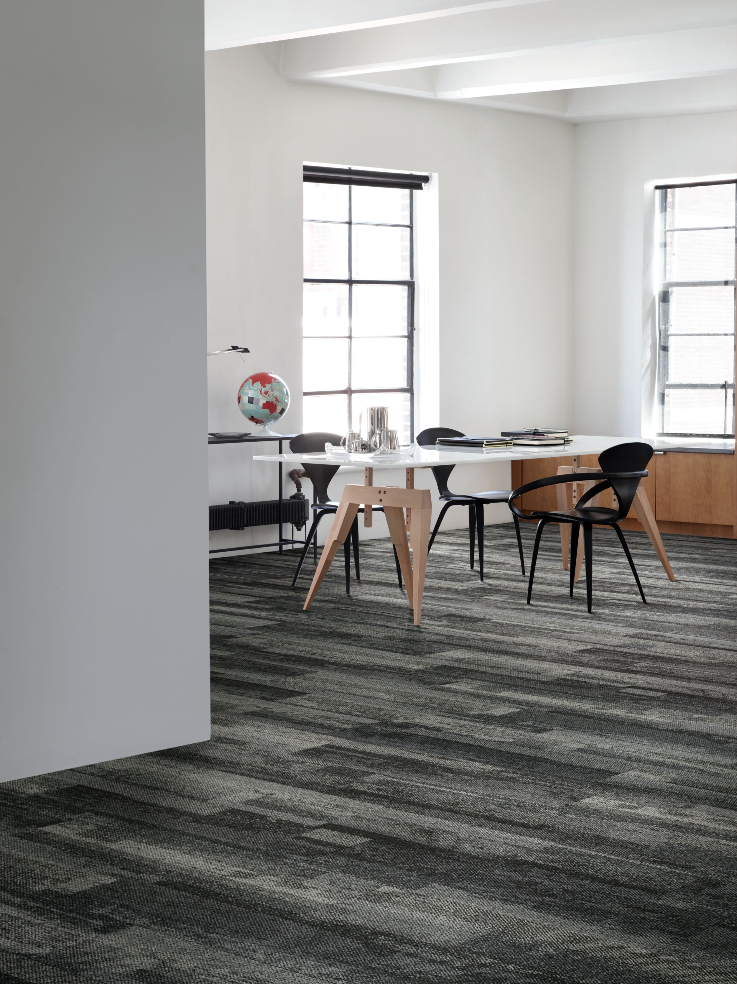 Interface Naturally Weathered plank carpet tile in office space with desk and world globe imagen número 9