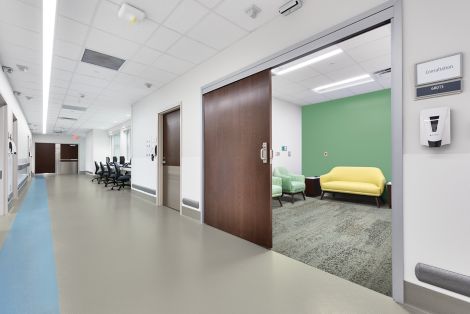 norament 926 satura rubber flooring in corridor with Interface Nature's Course plank carpet tile in waiting area imagen número 7