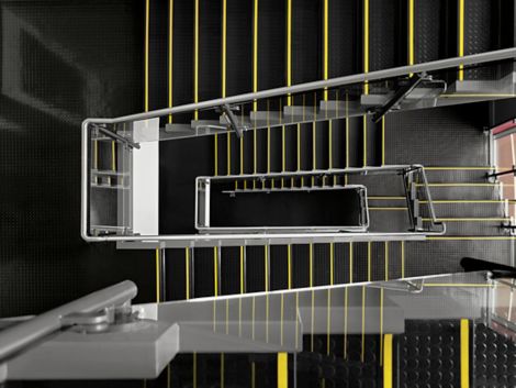 image Staircase with norament 926 stairtread with safety stripes numéro 8