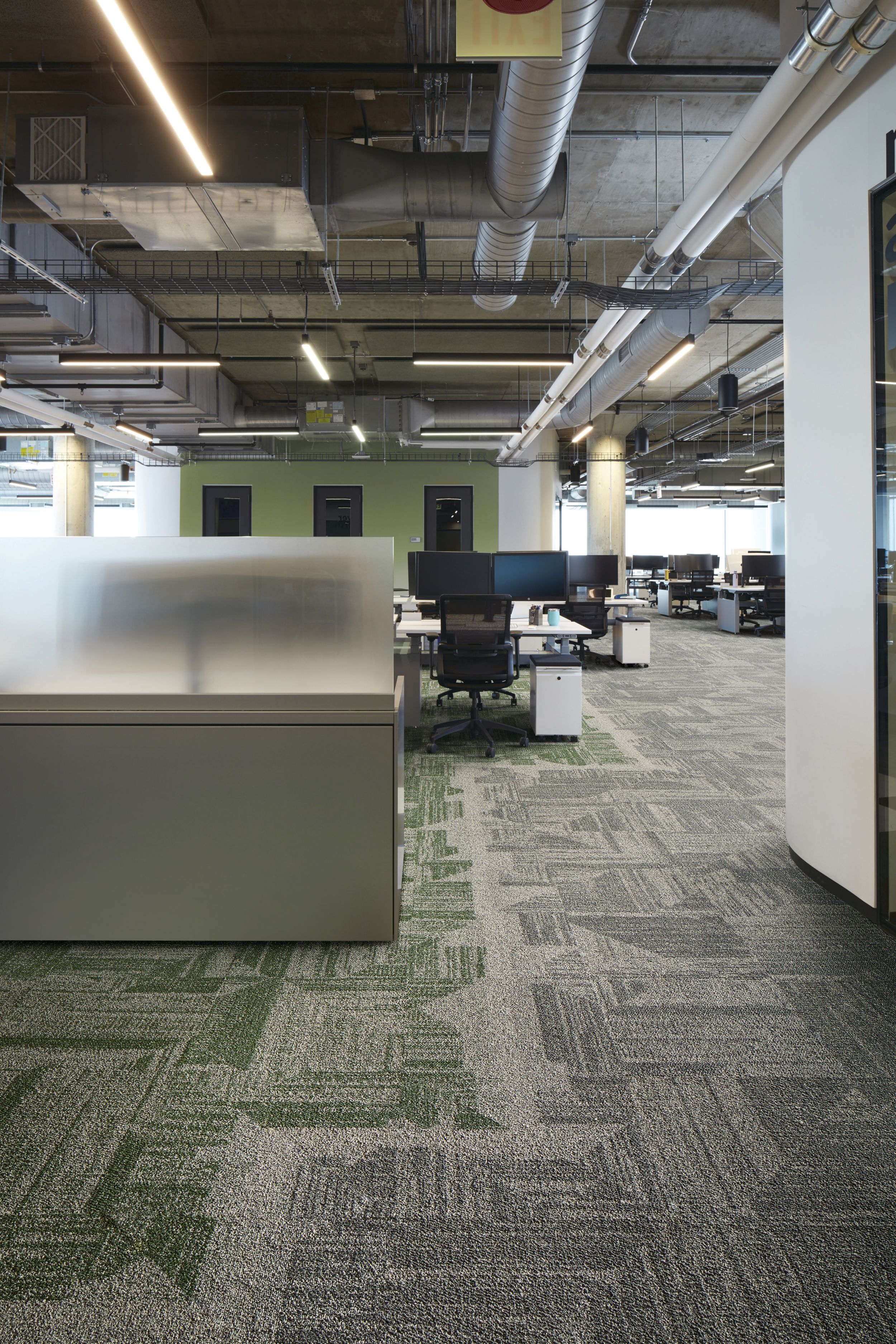 Interface Open Air 403 carpet tile in open office workspace area with multiple work stations image number 6