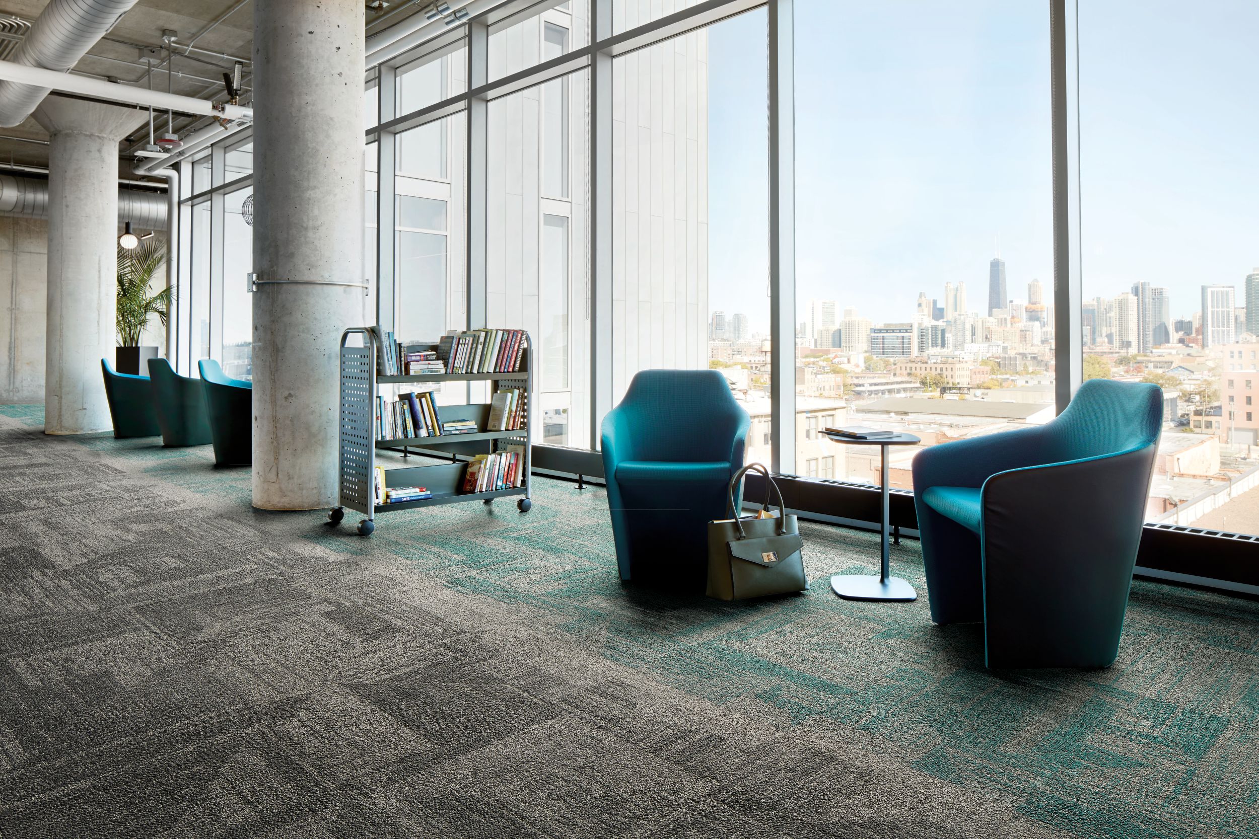 Interface Open Air 403 carpet tile in library with cement columns and city skyline in background through windows número de imagen 3
