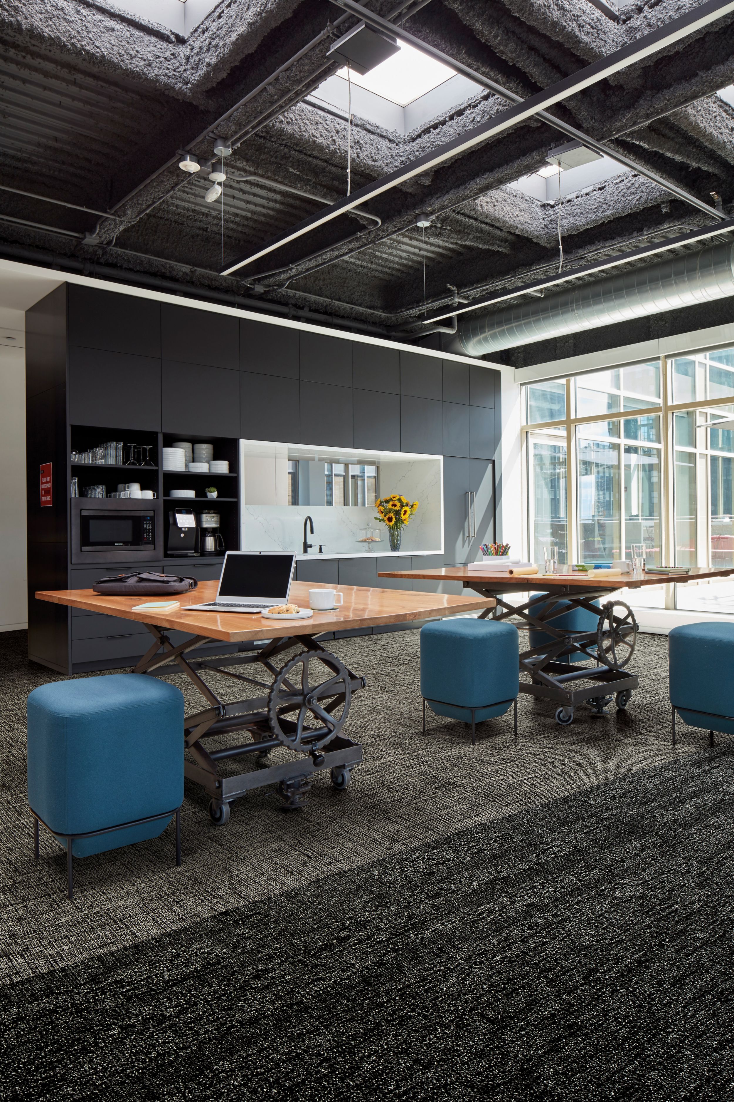 Interface Diminuendo, Obligato, and Intermedio plank carpet tile in open office area image number 7
