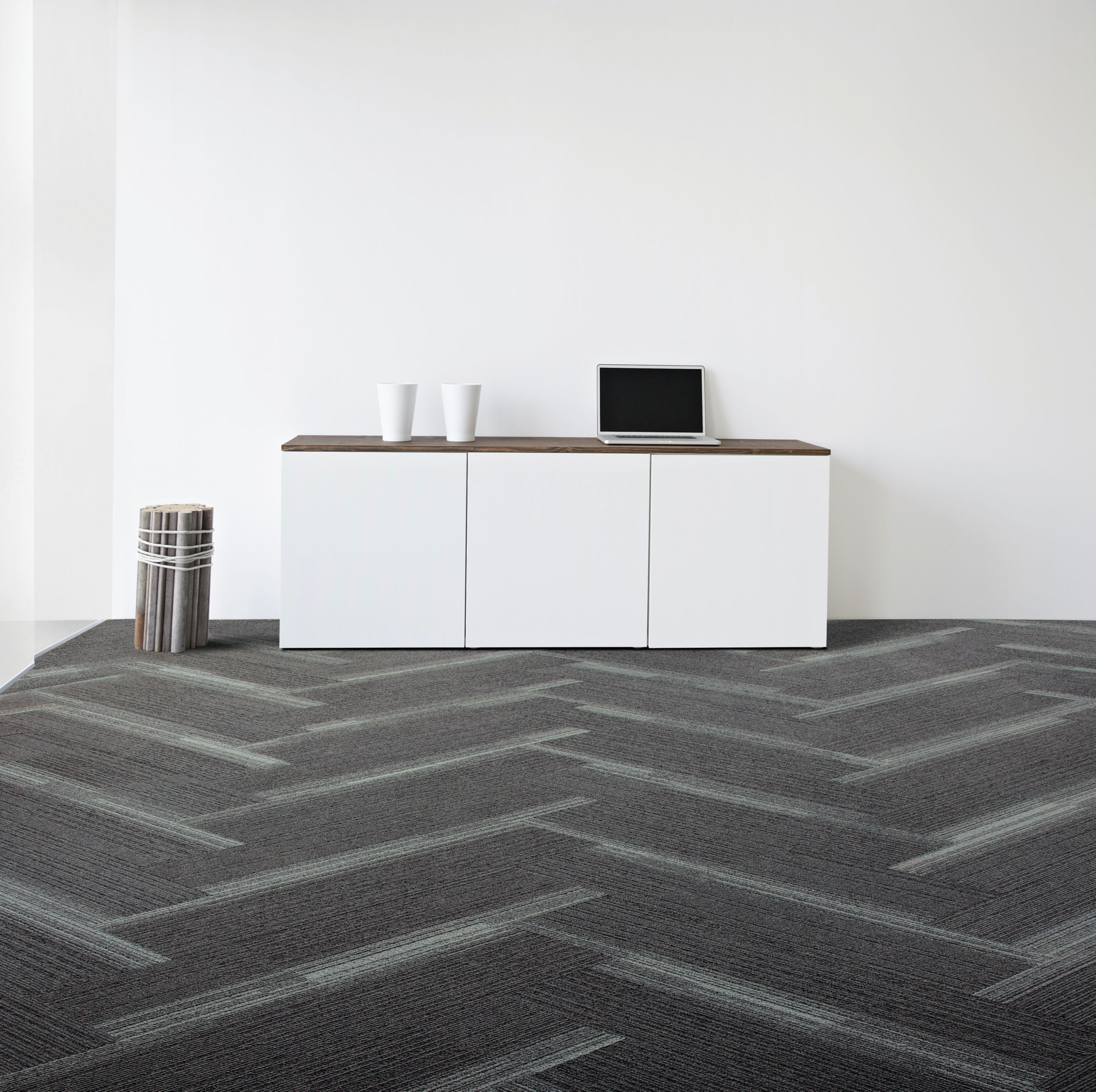 Interface Off Line plank carpet tile in space with cabinet against wall and bundle of wood numéro d’image 6