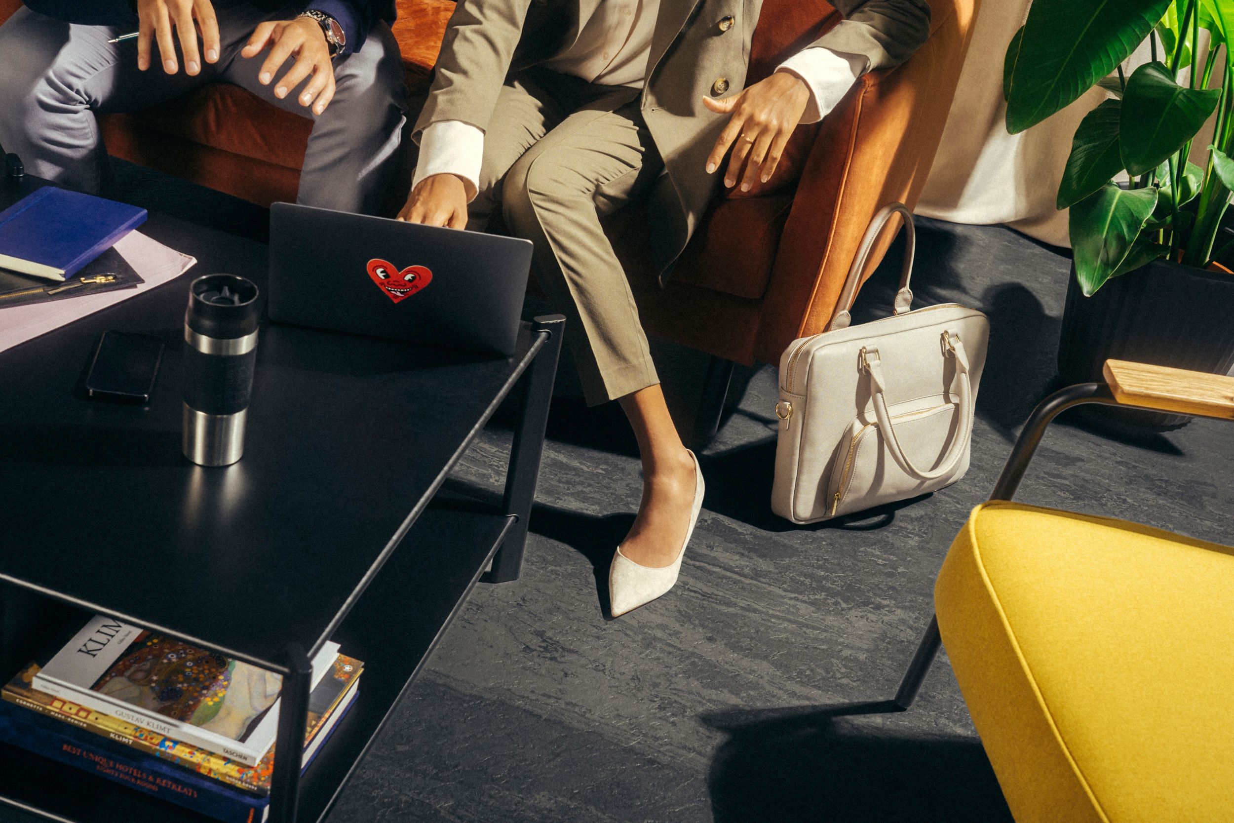 norament 926 arago rubber flooring in office lobby imagen número 6