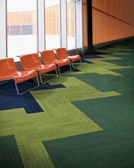 Interface On Line plank carpet tile in waiting area with orange hard plastic chairs against windows imagen número 4