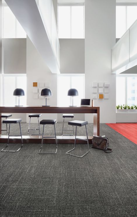 Interface Open Air 418 carpet tiles with Studio Set LVT in open office image number 8