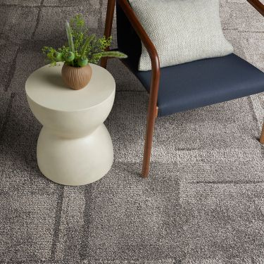 Close-up of Interface Pillars carpet tile in waiting area imagen n&uacute;mero 2