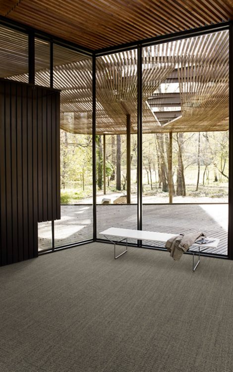 Interface Open Air 401 plank carpet tile with small white bench and wood slat ceiling imagen número 4