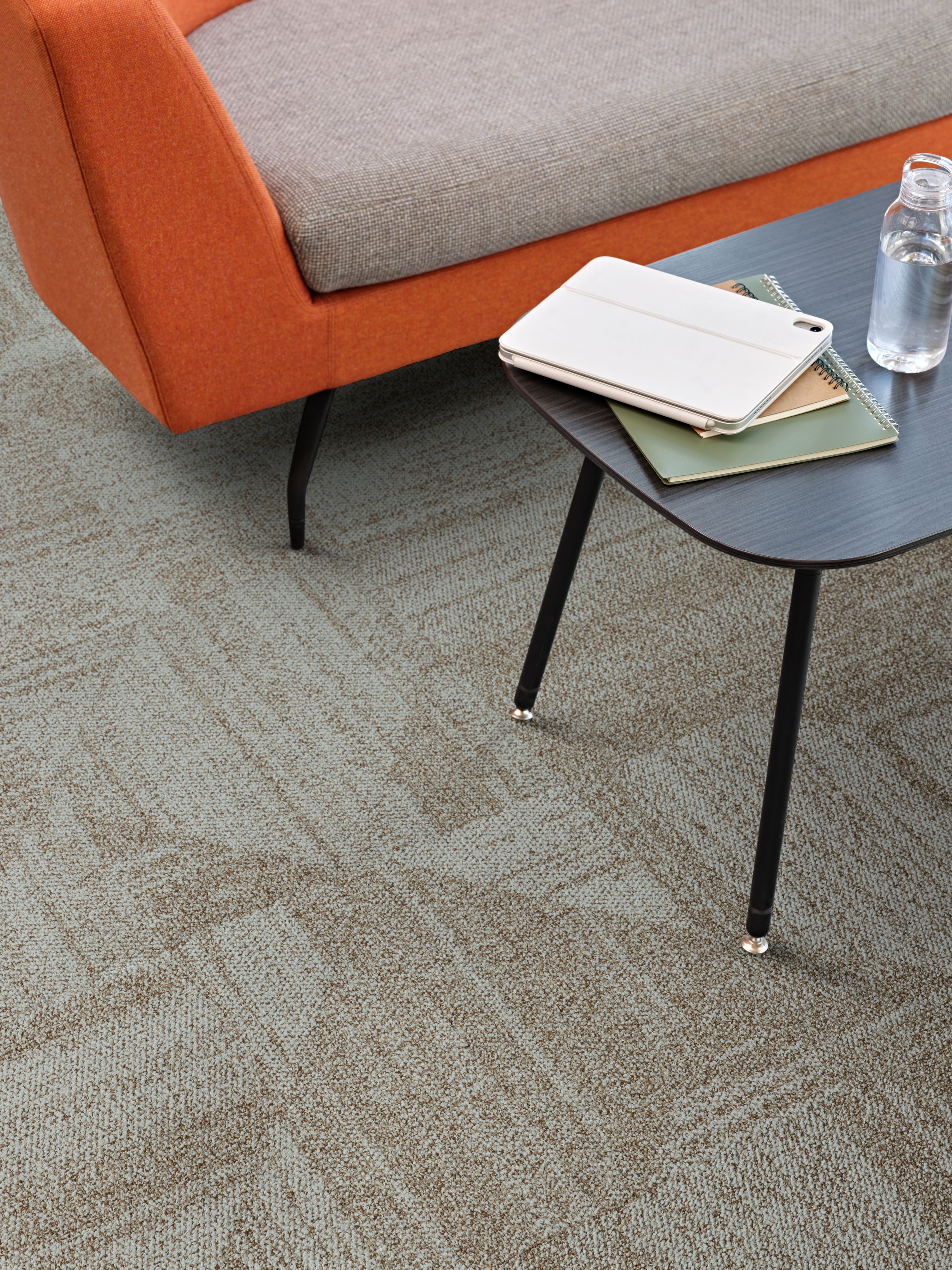 Interface Open Air 403 carpet tile in lobby area imagen n&uacute;mero 2