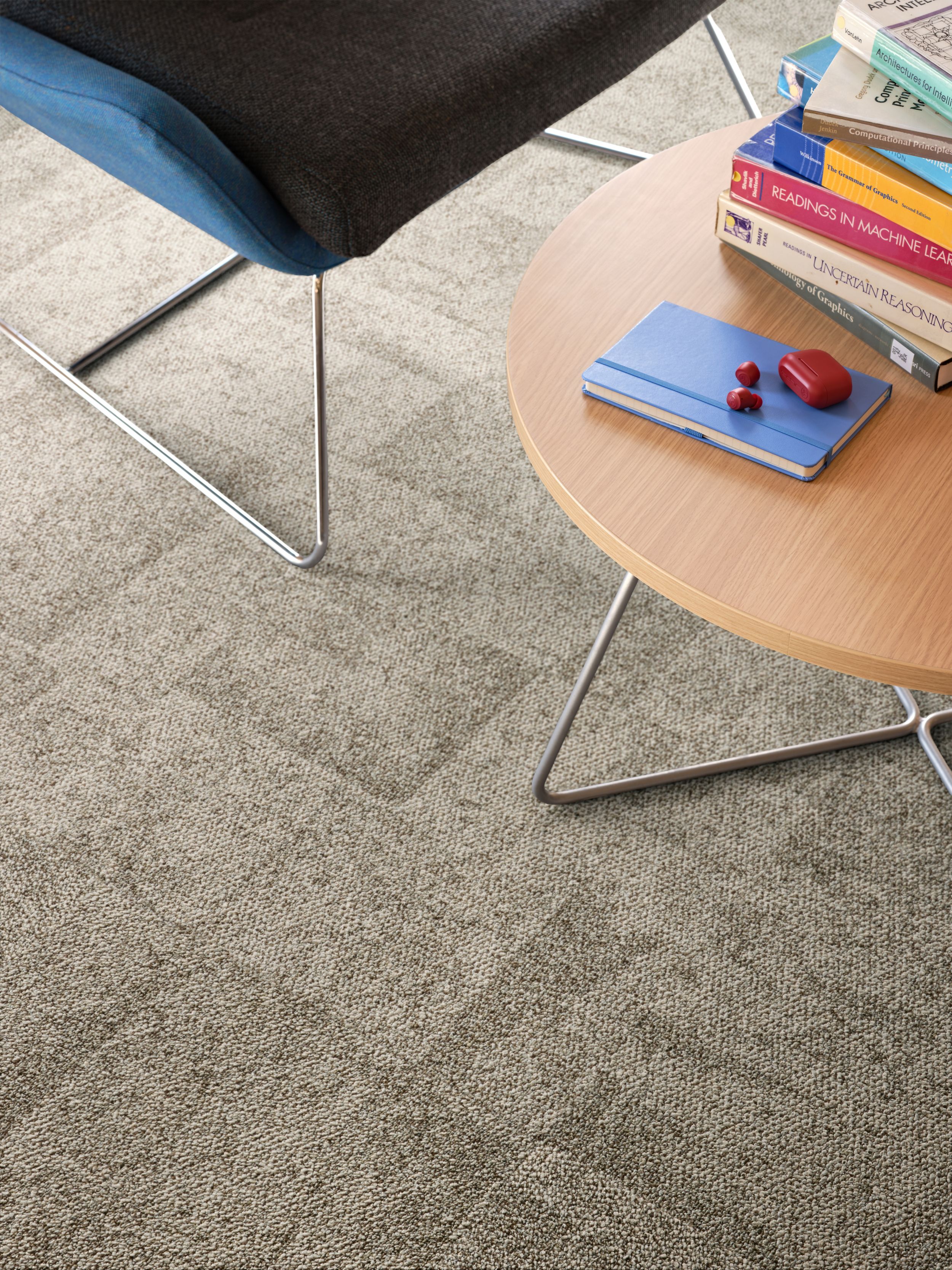 Interface Open Air 404 carpet tile in office image number 2