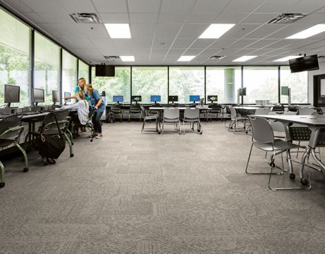 Interface Open Air 405 carpet tile in classroom 图像编号 3
