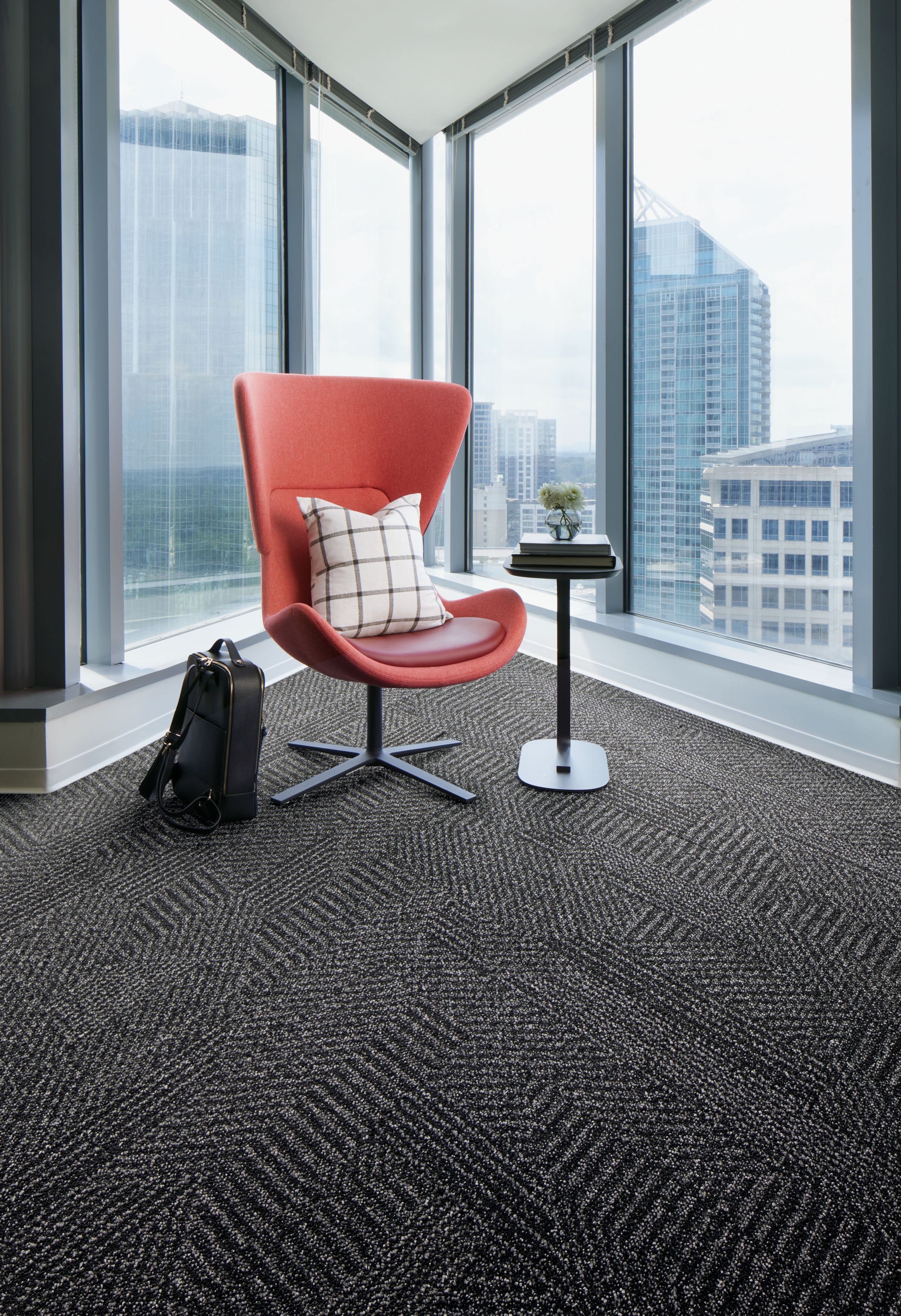 Interface Open Air 407 carpet tile in private office image number 2