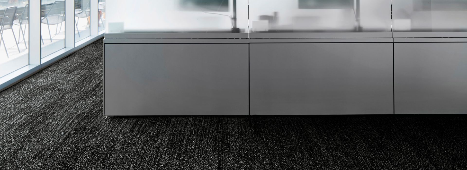 Interface Open Air 408 plank carpet tile in open workstations with frosted glass dividers