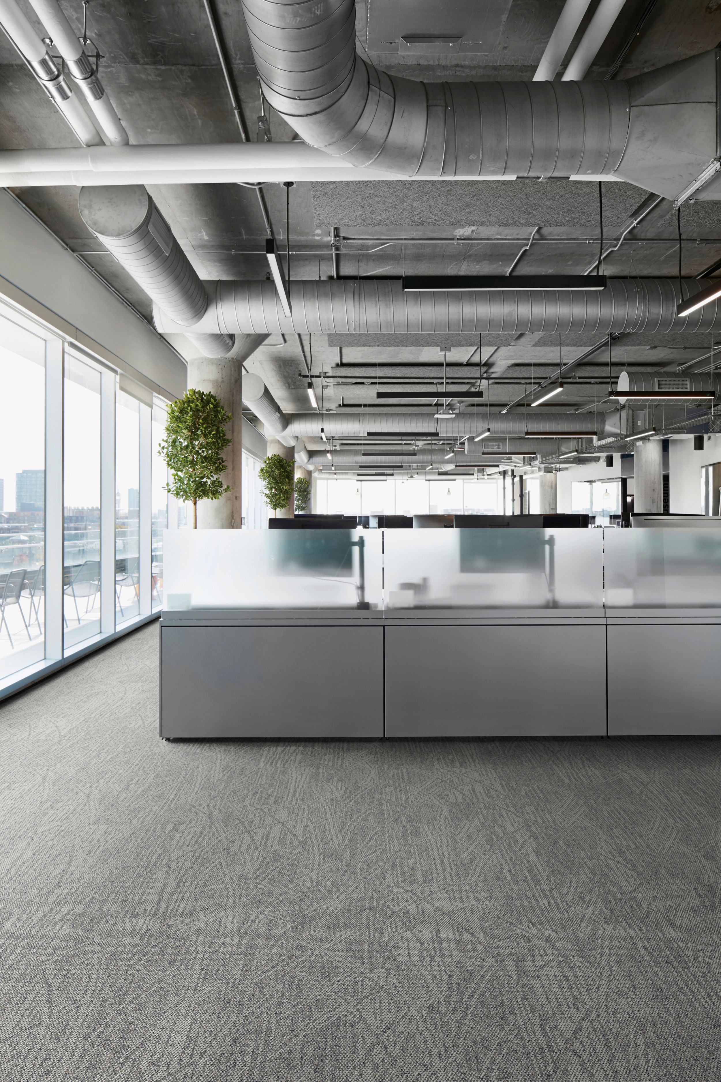 Interface Open Air 409 plank carpet tile in open office image number 3