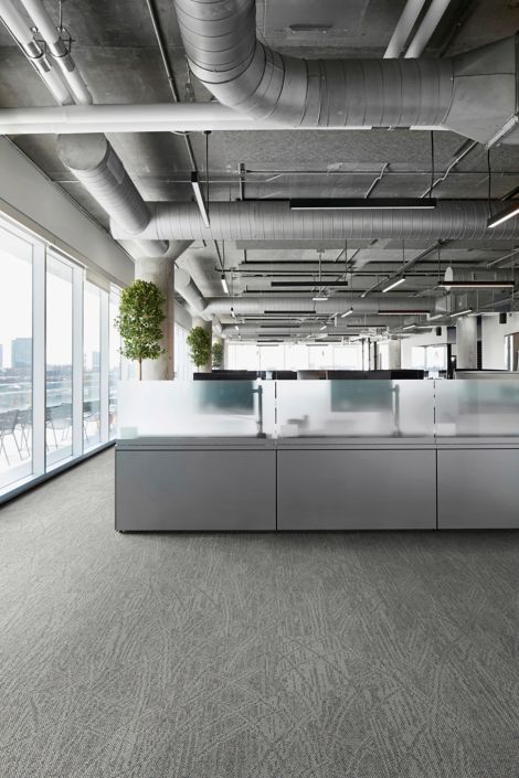Interface Open Air 409 plank carpet tile in open office image number 3