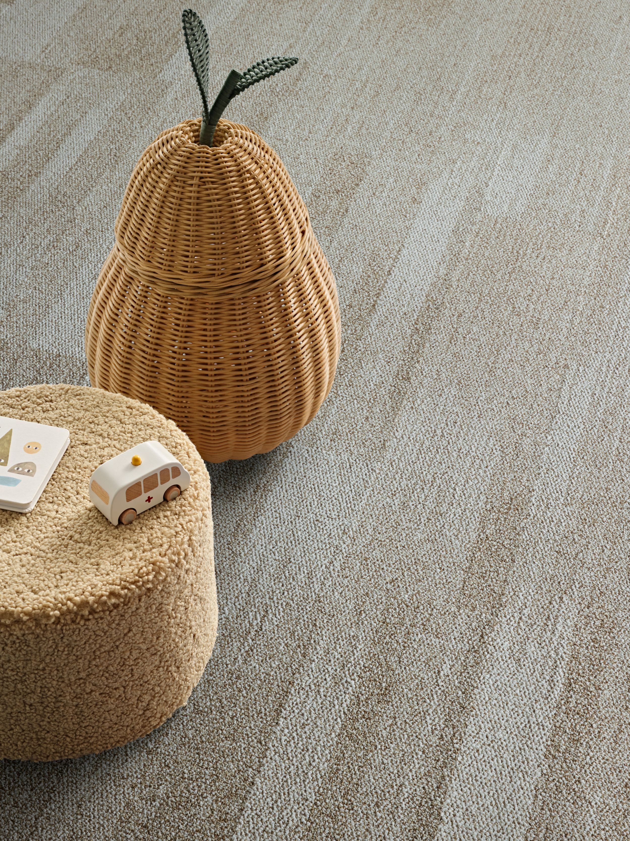 Interface Open Air 410 plank carpet tile in lobby num&eacute;ro d&rsquo;image 2