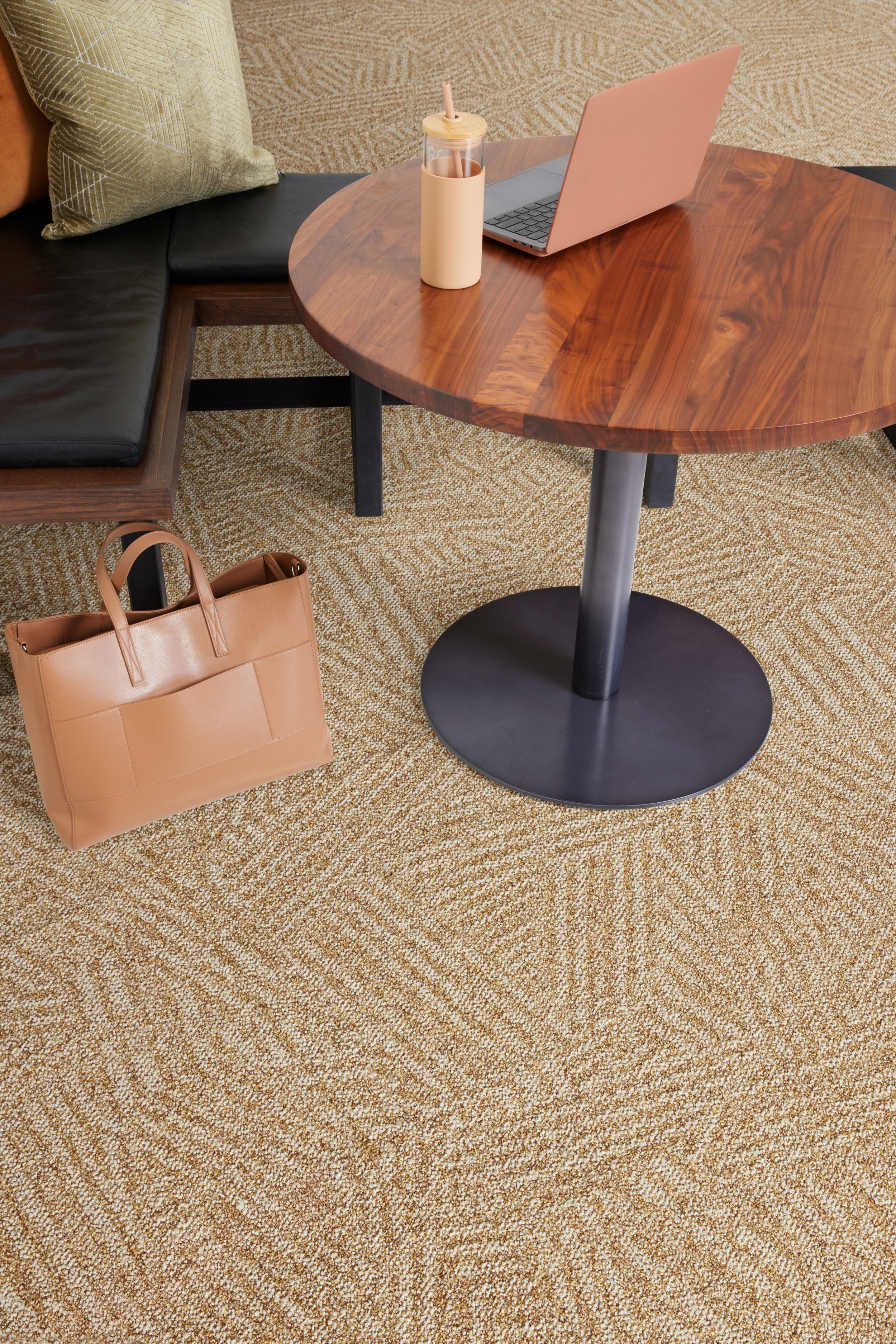Interface Open Air 412 carpet tile in office image number 2