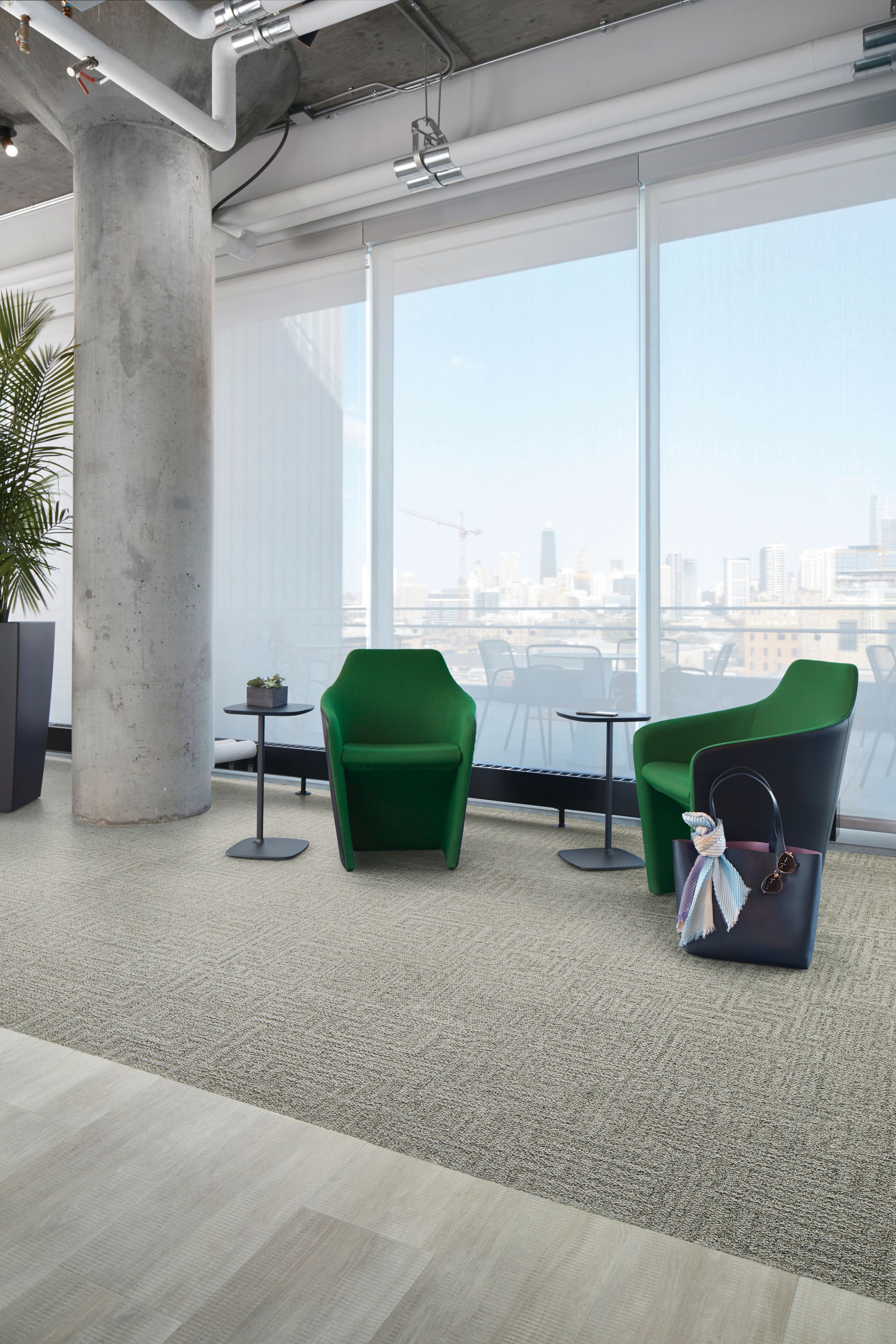 Interface Open Air 413 carpet tile in lounge space with green chairs and cement column imagen número 1