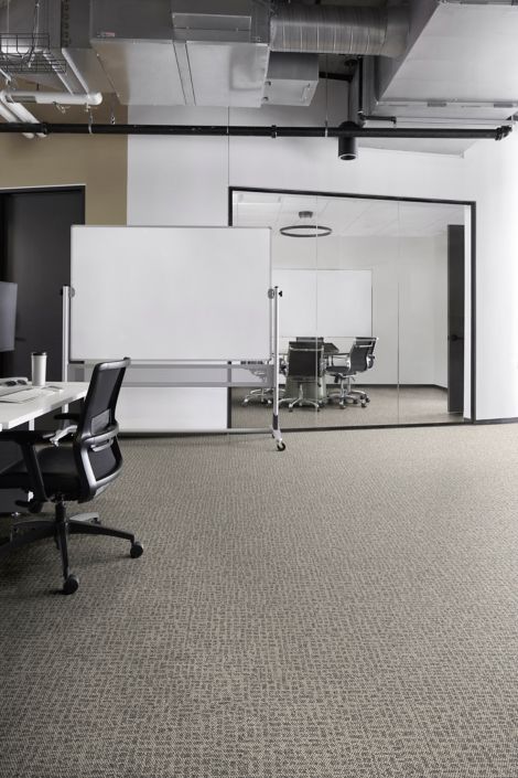 Interface Open Air 415 carpet tile in open office and meeting room 图像编号 4