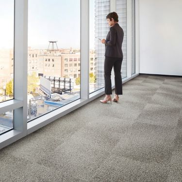 Interface Open Air 416 carpet tile with woman staring out of corner floor to ceiling window imagen número 1