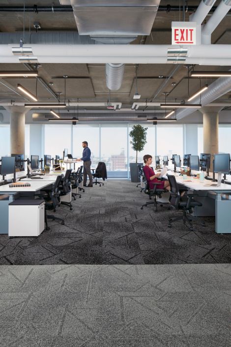Interface Open Air 417 carpet tile in open office image number 3